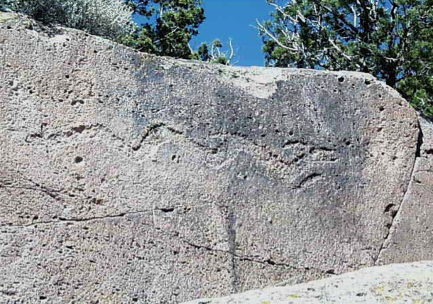 https://commons.wikimedia.org/wiki/File:Tsirege_Petroglyph_depicting_Awanyu.jpg