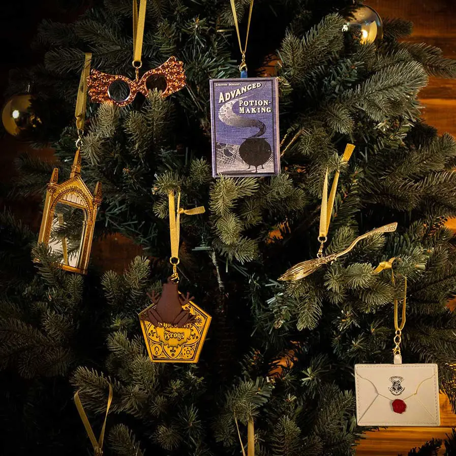 All characters and elements (c) & Warner Bros. Entertainment Inc. Publishing Rights (c) JKR. (s25)