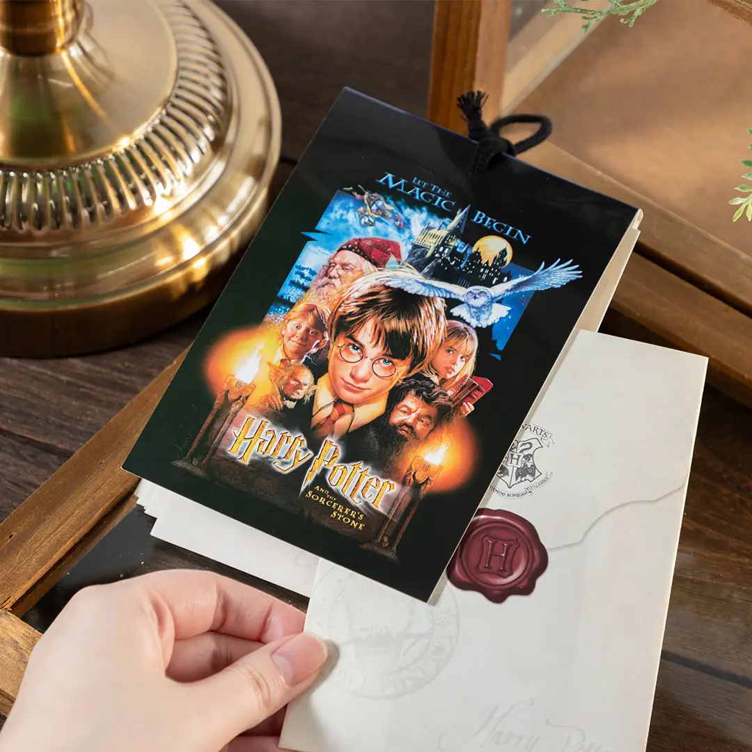 All characters and elements (c) & Warner Bros. Entertainment Inc. Publishing Rights (c) JKR. (s25)