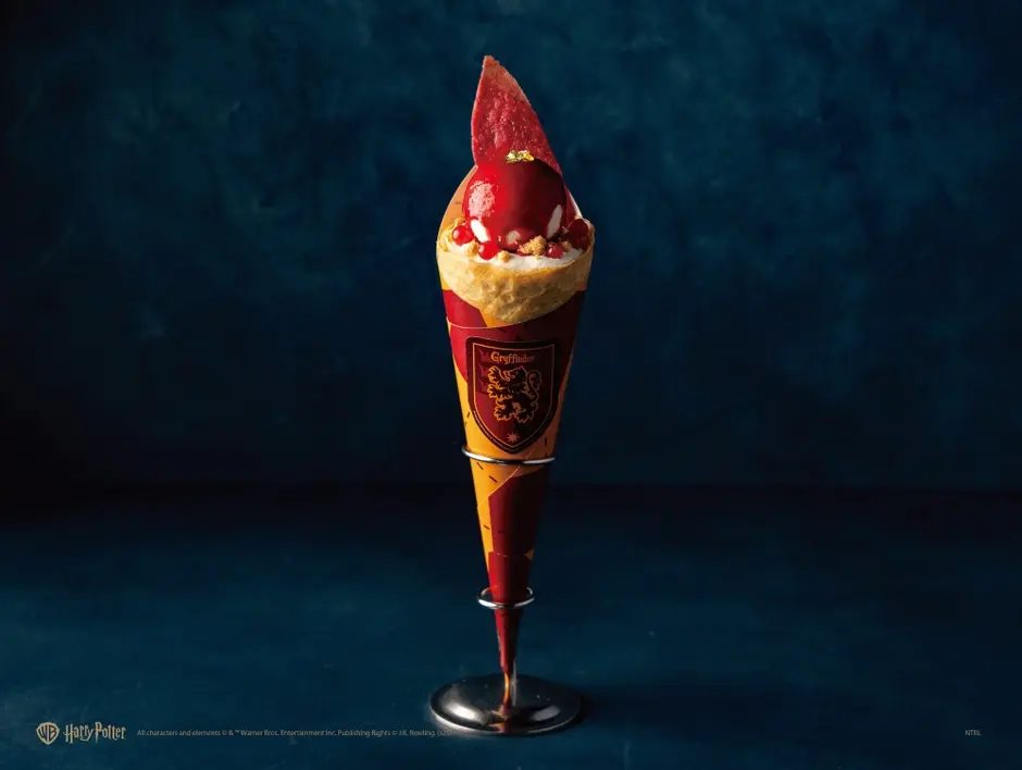 All characters and elements (c) & Warner Bros. Entertainment Inc. Publishing Rights (c) JKR. (s25)