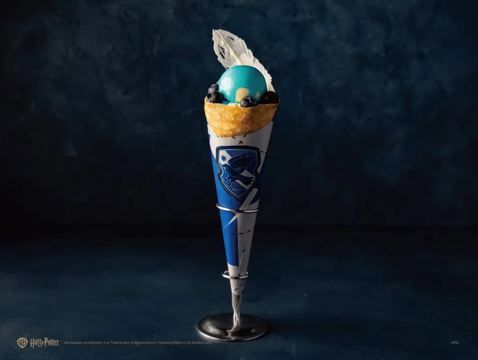 All characters and elements (c) & Warner Bros. Entertainment Inc. Publishing Rights (c) JKR. (s25)