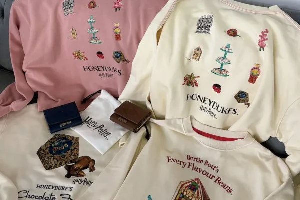 All characters and elements (c) & Warner Bros. Entertainment Inc. Publishing Rights (c) JKR. (s25)