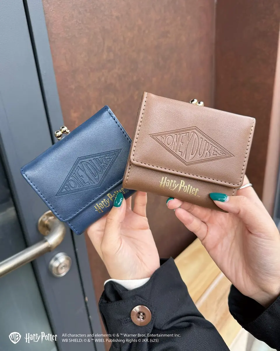 All characters and elements (c) & Warner Bros. Entertainment Inc. Publishing Rights (c) JKR. (s25)