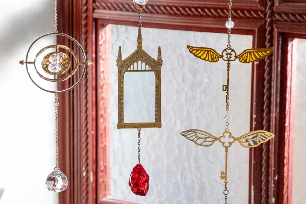 All characters and elements (c) & Warner Bros. Entertainment Inc. Publishing Rights (c) JKR. (s25)