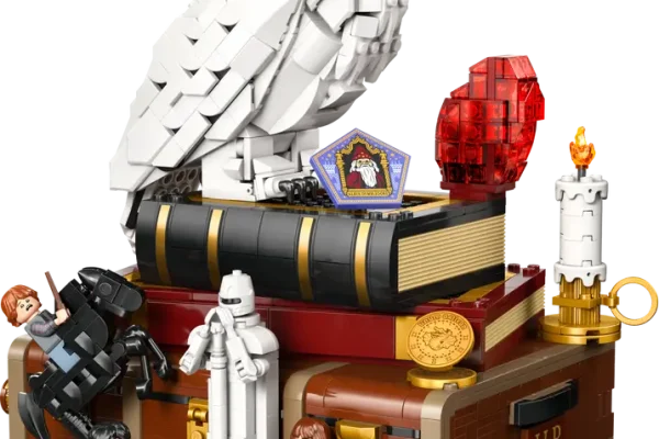 LEGO, the LEGO logo, the Brick and the Knob configurations and the Minifigure are trademarks of the LEGO Group. © 2025 The LEGO Group. HARRY POTTER characters, names and related indicia are trademarks of and © Warner Bros. Entertainment Inc. HARRY POTTER Publishing Rights © J.K. Rowling.