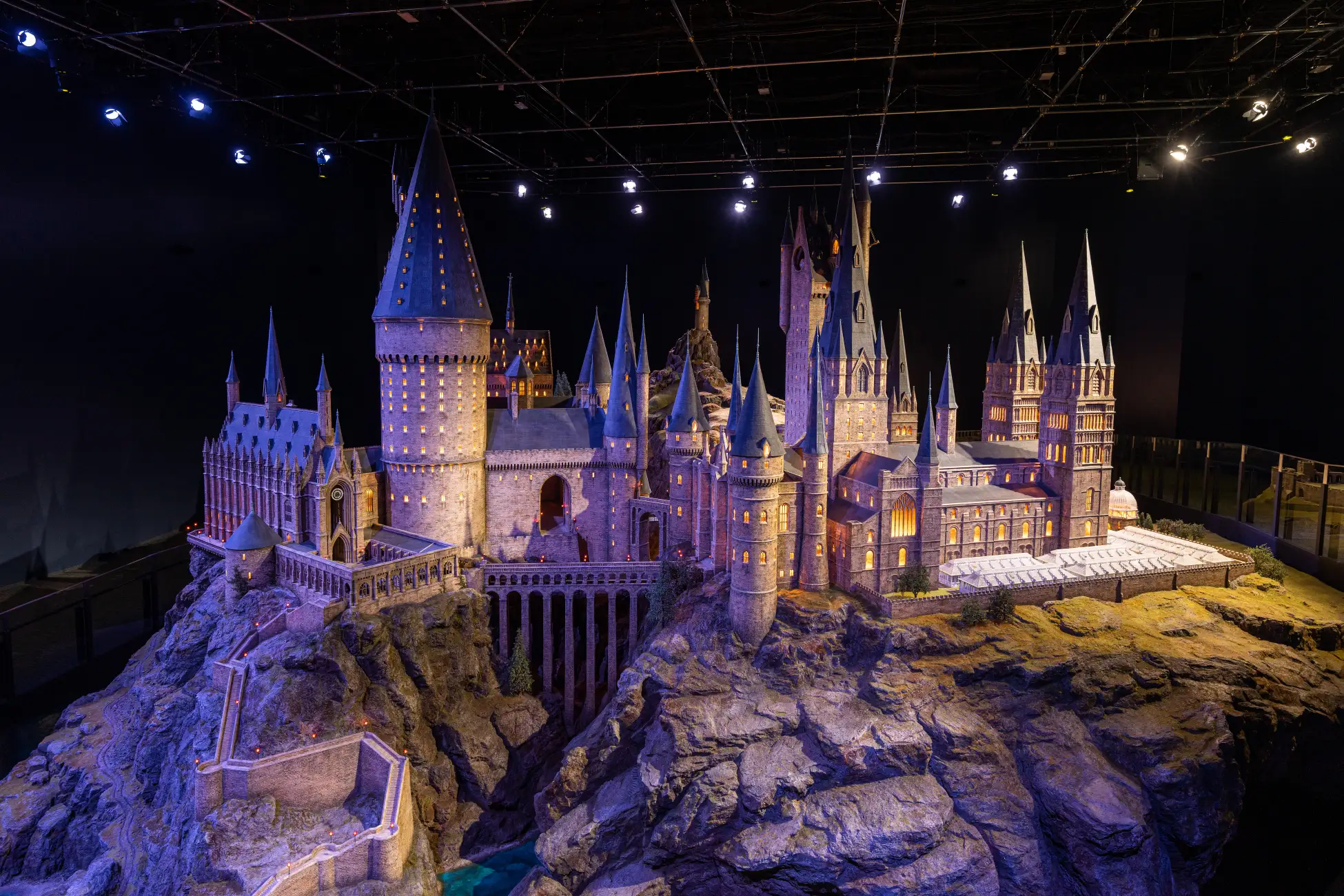 All characters and elements © & ™ Warner Bros. Entertainment Inc.WBSHIELD: © & ™ WBEI. Publishing Rights © JKR.