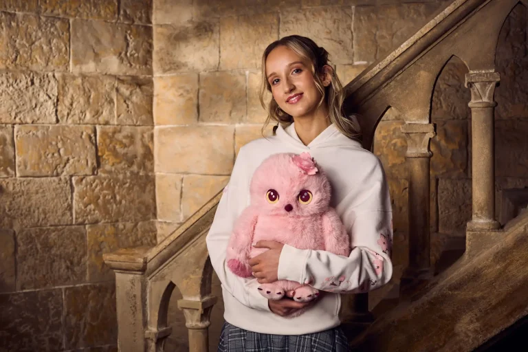 All characters and elements © & ™ Warner Bros. Entertainment Inc. Publishing Rights © JKR. (s26)