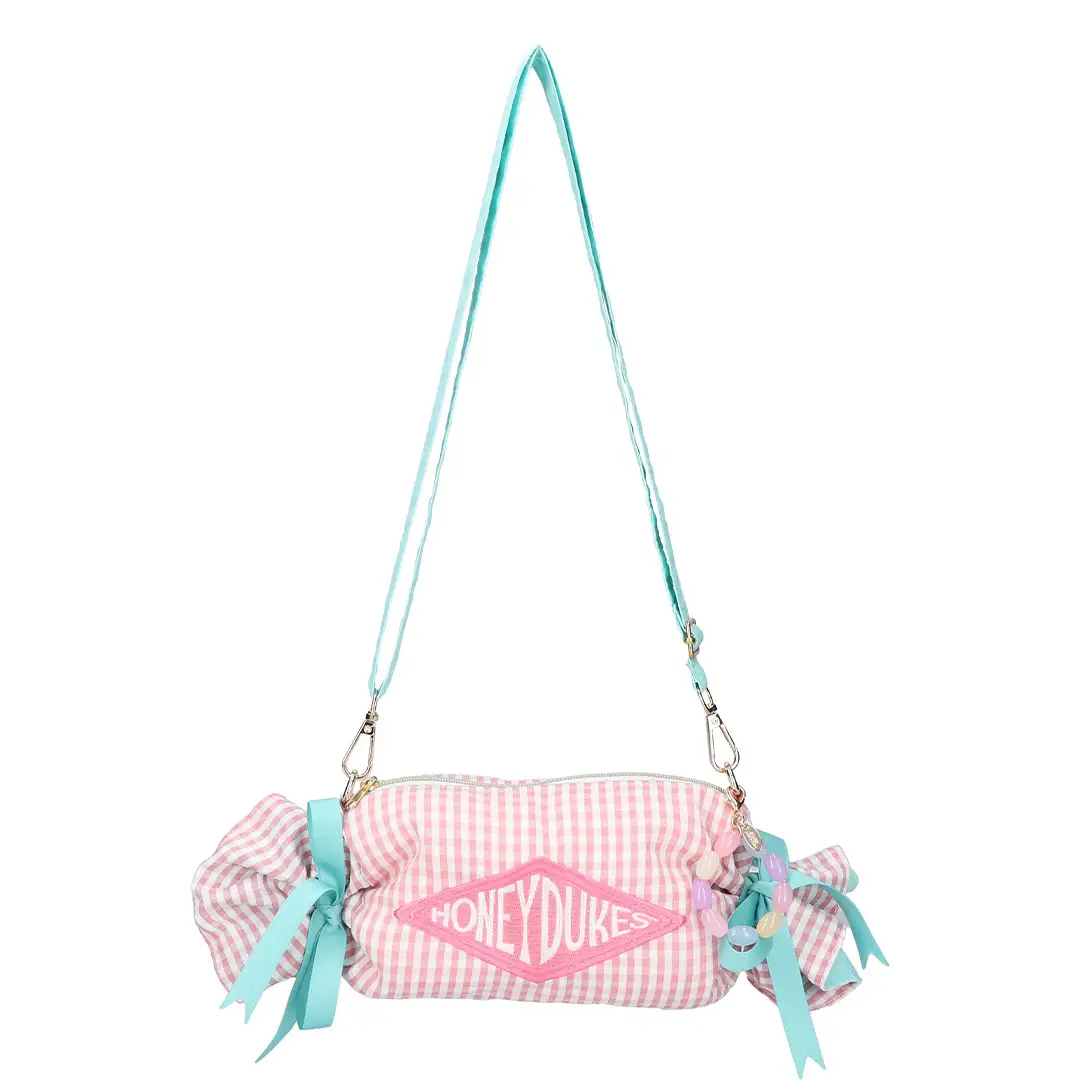 All characters and elements © & ™ Warner Bros. Entertainment Inc. Publishing Rights © JKR. (s26)