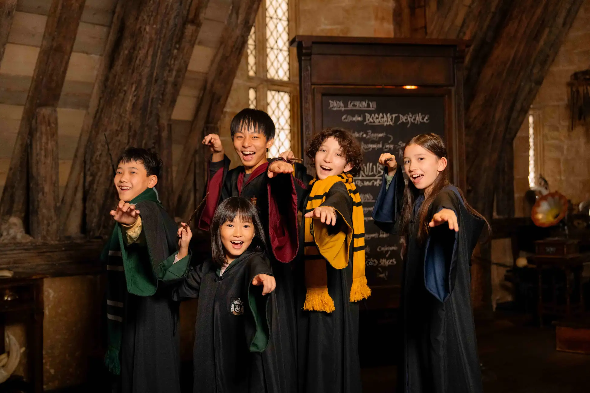 All characters and elements © & ™ Warner Bros. Entertainment Inc. Publishing Rights © JKR. (s26)