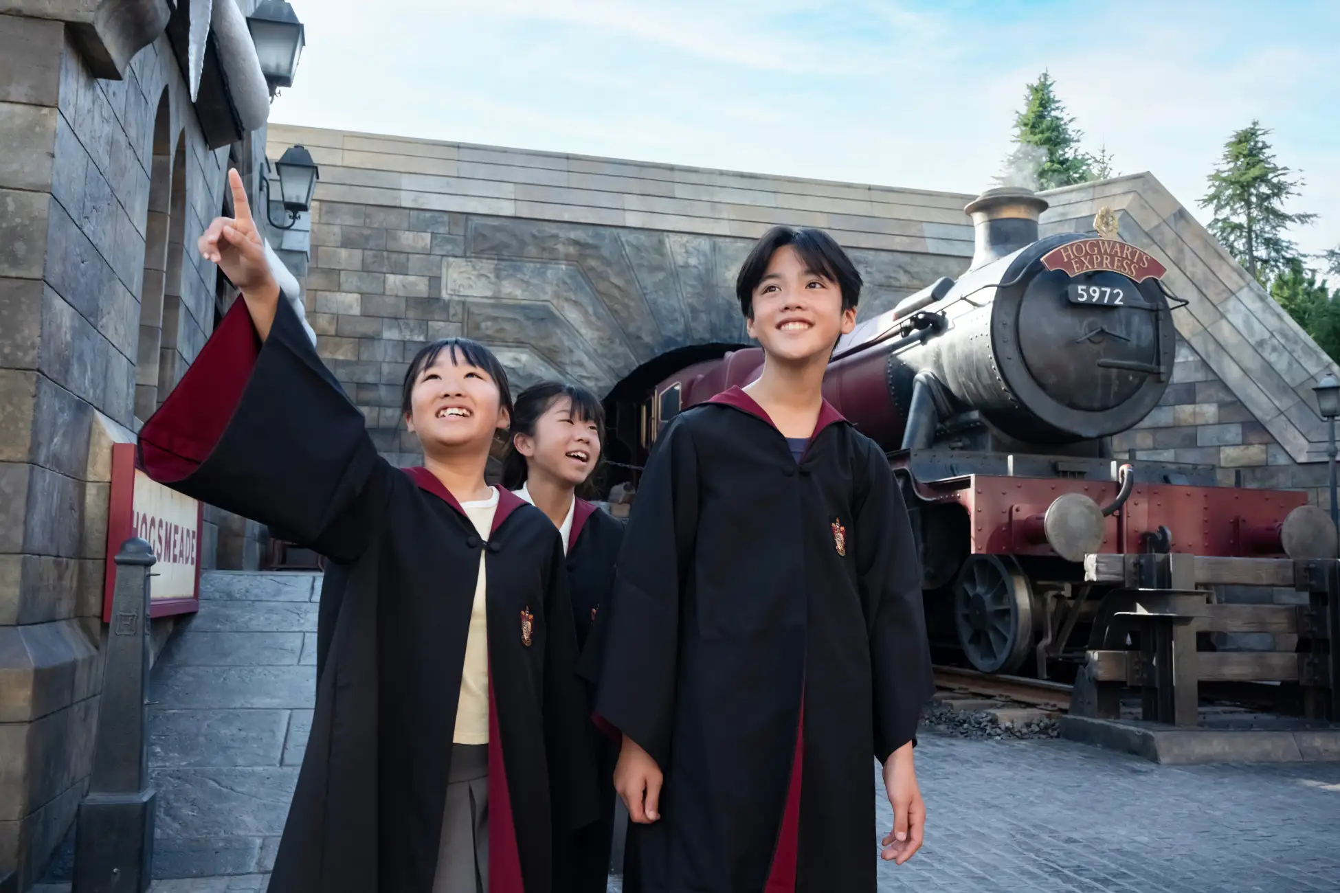 All characters and elements © & ™ Warner Bros. Entertainment Inc. Publishing Rights © JKR. (s26)