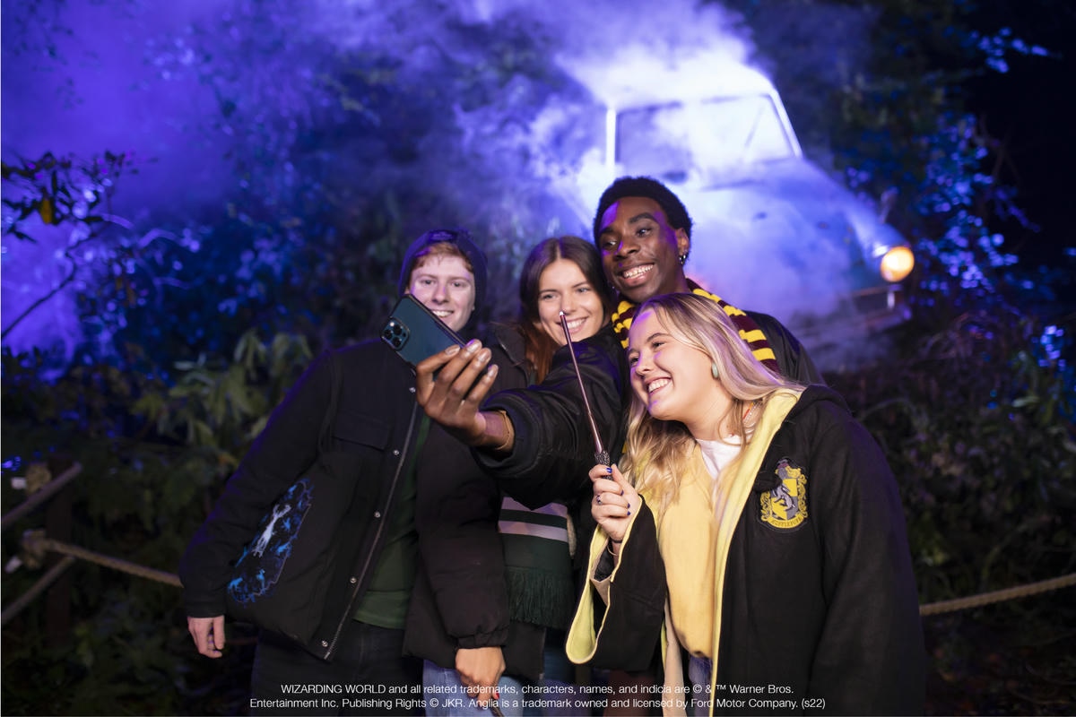 All characters and elements © & ™ Warner Bros. Entertainment Inc. Publishing Rights © JKR. (s26)